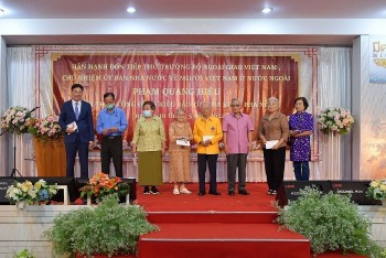 Overseas Vietnamese in Thailand Honored for Contributions to Motherland