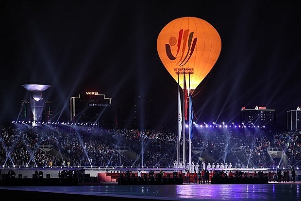 The Southeast Asian Games Federation and SEA Games 31 flag hoisting ceremony at the opening. Photo: VNA