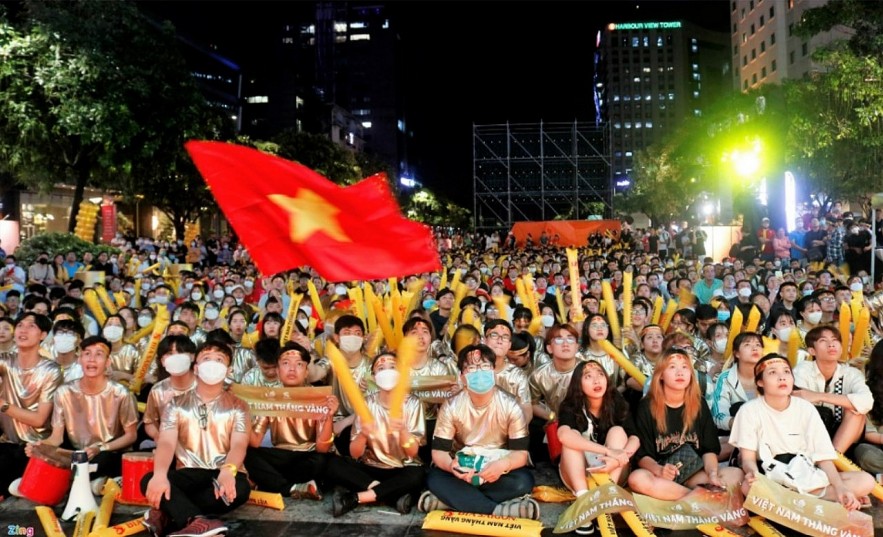 Expats in HCMC Impressed by Patriotic Vietnamese Fans