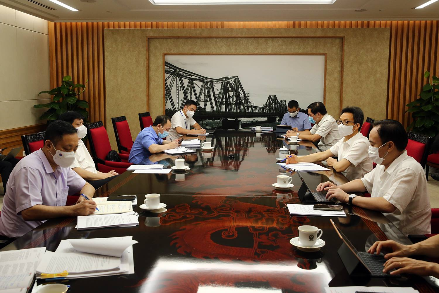 vietnamese leaders stress removing barriers for covid 19 vaccine