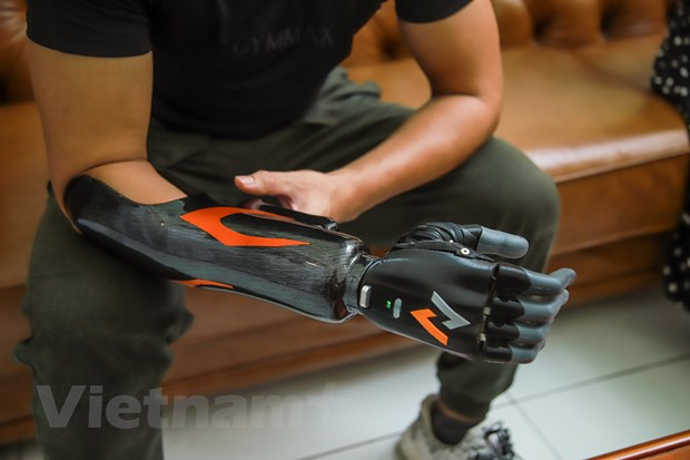 'Made in Vietnam' robotic arm for disabled  - Video