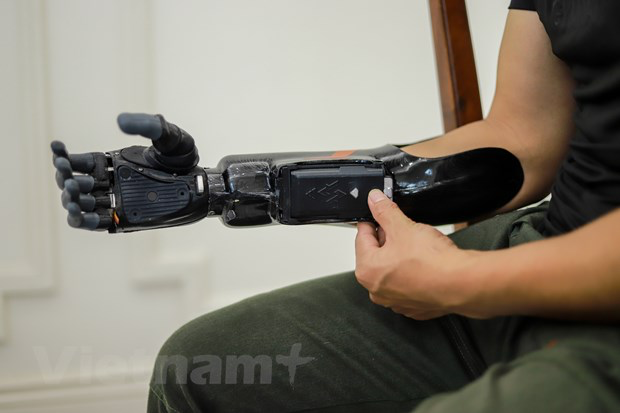 'Made in Vietnam' robotic arm for disabled  - Video