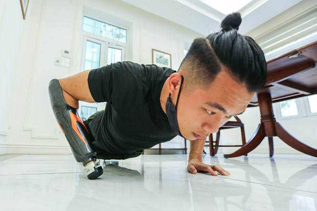 'Made in Vietnam' robotic arm for disabled  - Video