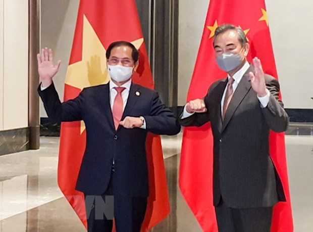 Vietnamese Minister of Foreign Affairs Bui Thanh Son (L) and Chinese State Councillor and Minister of Foreign Affairs Wang Yi. Photo: VNA