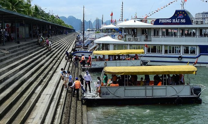 Tourists visit Ha Long Bay in Quang Ninh Province, April 30, 2021. Photo: VnExpress