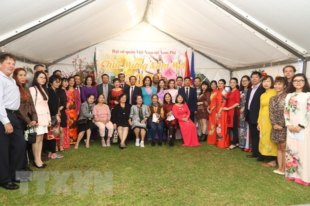 Representative of Vietnam Embassy and Vietnamese community in South Africa. Photo: VNA