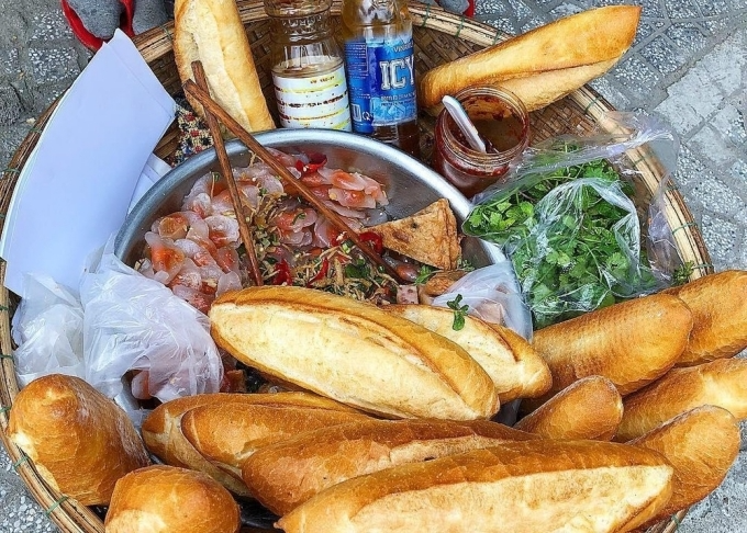 How to make 'banh mi': Check different regional styles in Vietnam - Video