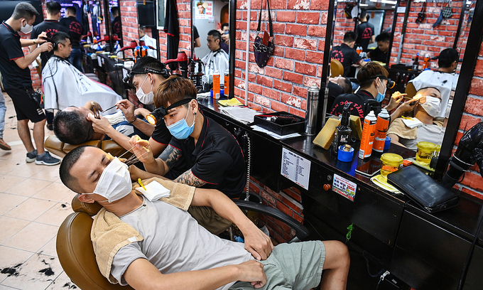 Customers at a barber shop on Hanoi's Dong Da District on May 25, 2021. Photo: VnExpress