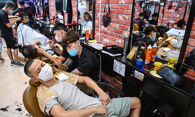 Vietnam News Today (June 22): Hanoi reopens barber shops, indoor dining