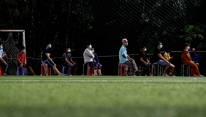 People sit in line for coronavirus tests in An Lac Ward, Binh Tan District, HCMC, June 17, 2021. Photo courtesy of HCMC's Center for Disease Control. Photo: VnExpress