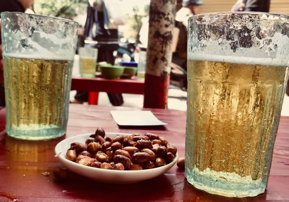 Vietnam draught beer. Photo: Indochinavoyages