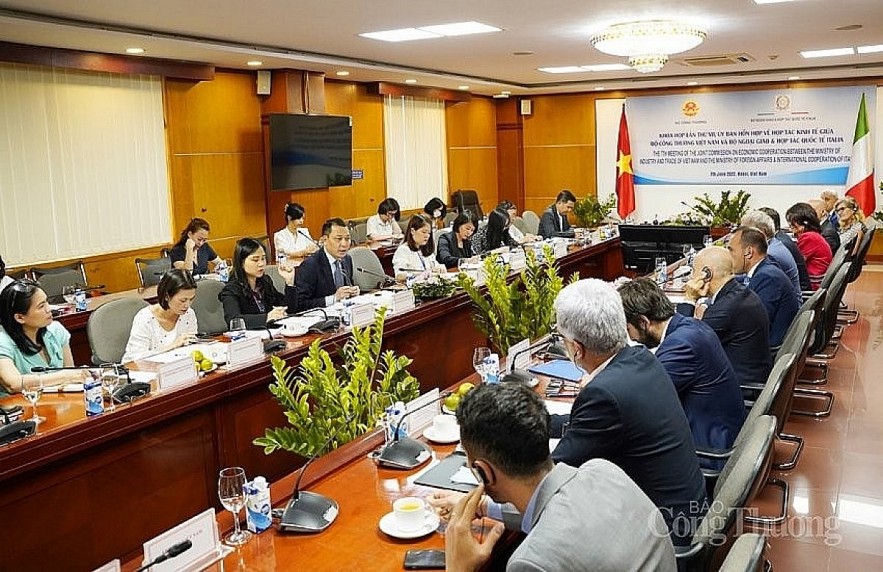 At the seventh meeting of the Joint Commission on Economic Cooperation. Photo: congthuong.vn