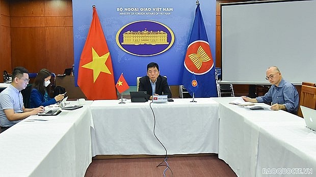 Ambassador Vu Ho, acting head of ASEAN SOM Vietnam, at the meeting. Photo: baoquocte.vn