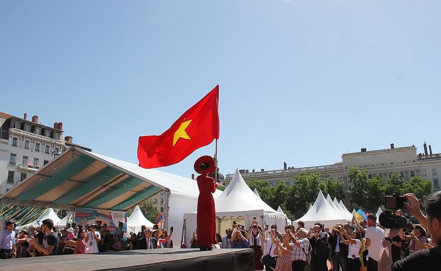 Vietnam Stands Out at Fêtes Consulaires in France