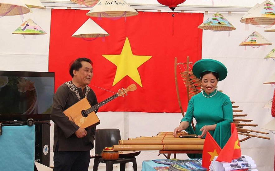 Vietnam Stands Out at Fêtes Consulaires in France