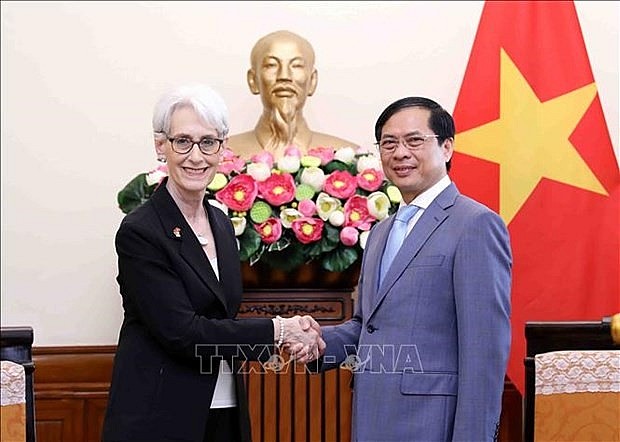 Vietnamese Minister of Foreign Affairs Bui Thanh Son (right) and US Deputy Secretary of State Wendy Sherman. Photo: VNA
