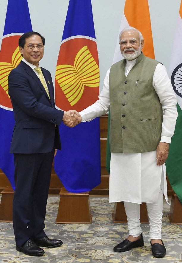 Vietnamese FM Attends Special ASEAN-India Foreign Ministers' Meeting