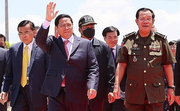 Prime Minister Pham Minh Chinh (L) and Cambodian PM Hun Sen (R). Photo: VNA