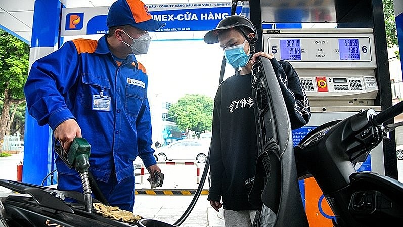 Retail petrol prices up slightly in latest adjustment. Photo: NDO/Thanh Dat