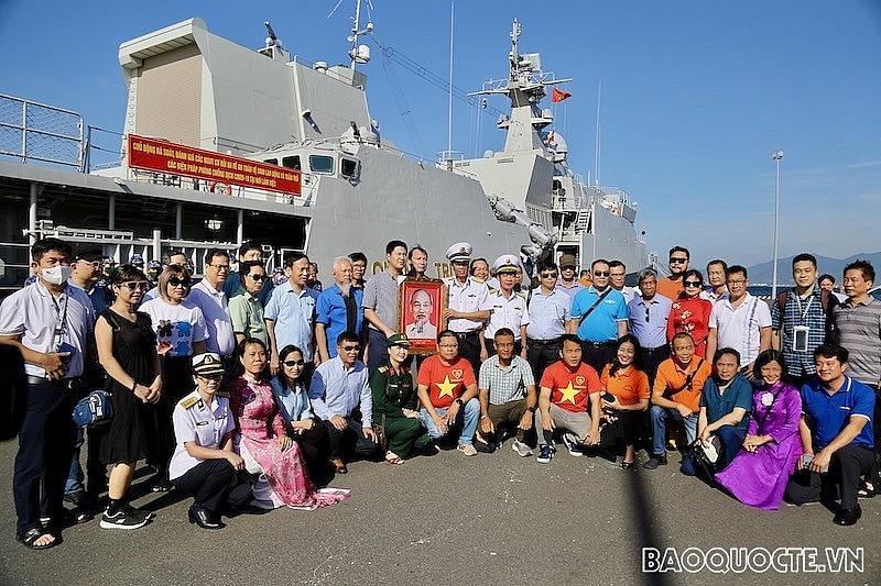 Overseas Vietnamese Explore Truong Sa (Spratly)