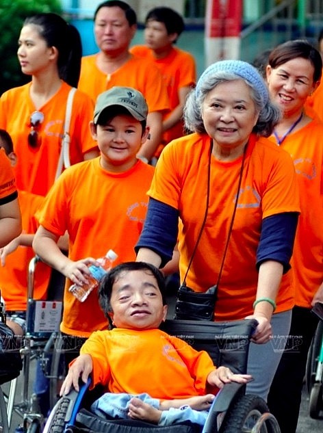 Warm Support for Agent Orange Victims' Fight for Justice