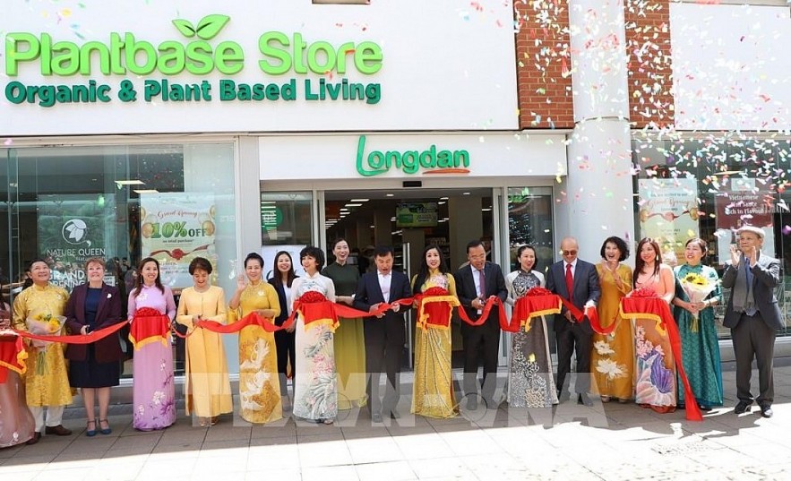 The opening ceremony of the 13th supermarket of Longdan. Photo: VNA