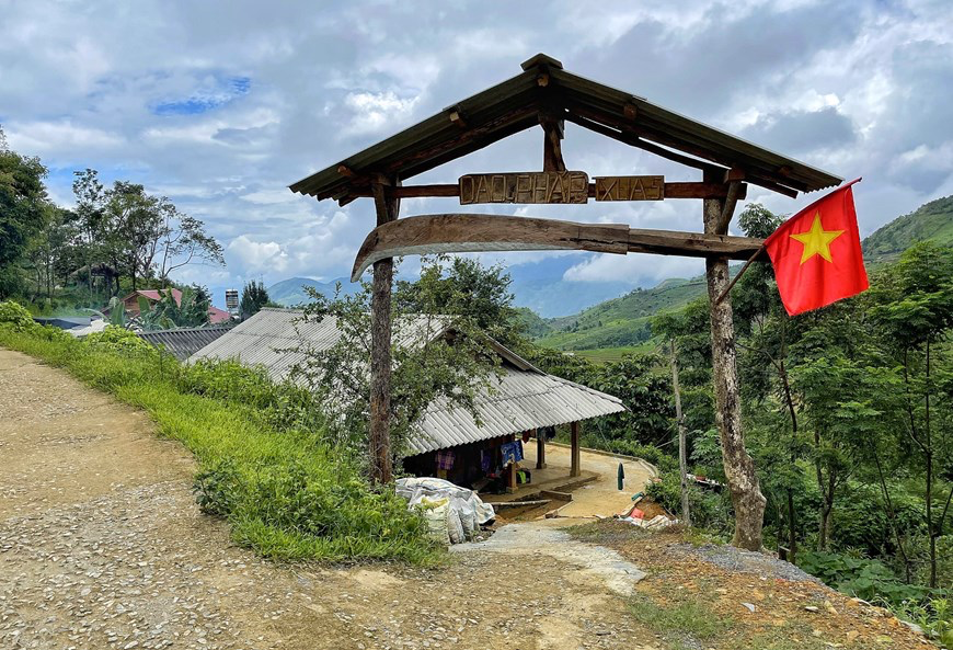 In Photos: Unique Gates of Sin Suoi Ho