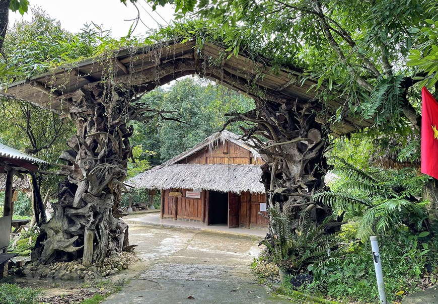 In Photos: Unique Gates of Sin Suoi Ho