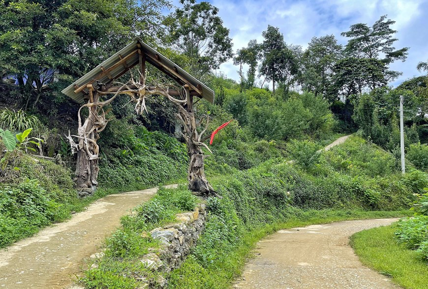 In Photos: Unique Gates of Sin Suoi Ho