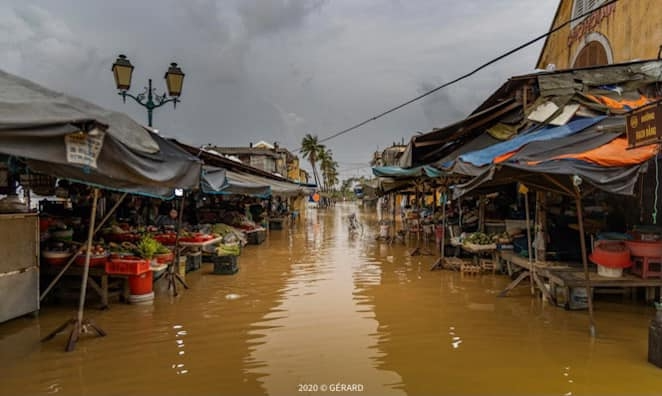 French 'Santa Claus' Loves Photographing Hoi An