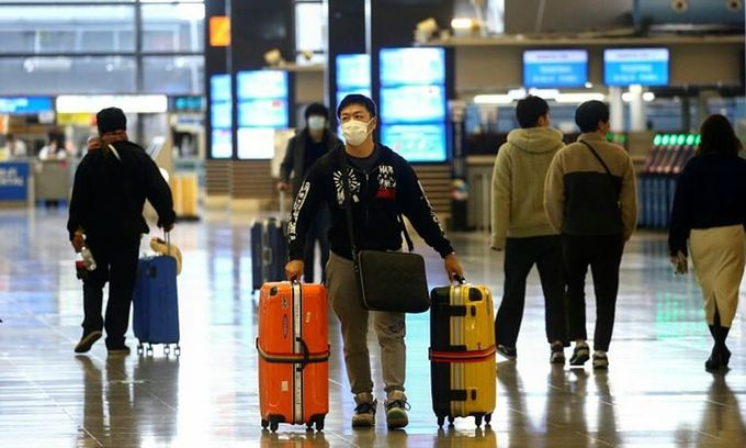 Passengers at Kansai International Airport in Osaka, Japan, 2020. Photo: Reuters