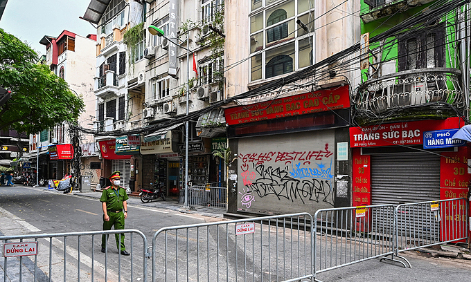 A part of Hanoi's Hang Mam Street was locked down after a Covid-19 case was detected on July 18, 2021. Photo: VnExpress