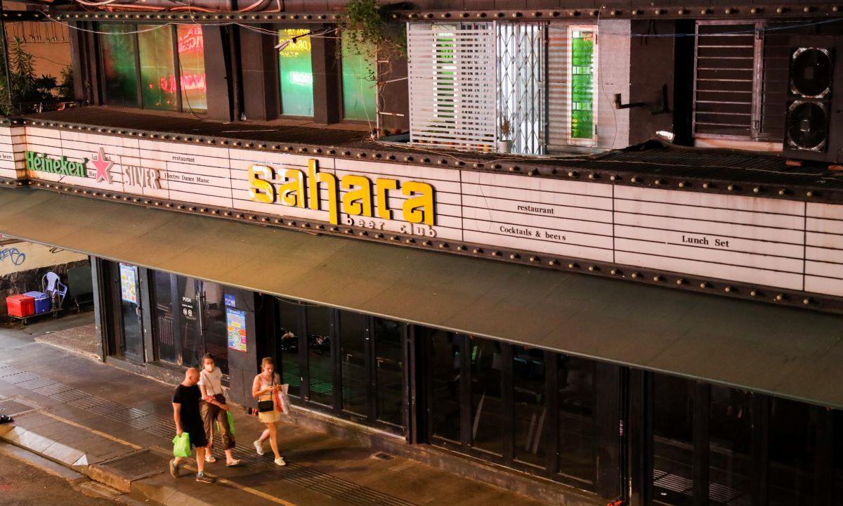 Bars and karaoke parlors in HCMC's Bui Vien walking street are closed under the city's order due to Covid 19, March 15, 2020. Photo: VnExpress