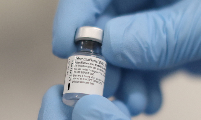 A vial of the Pfizer/BioNTech Covid-19 vaccine is seen ahead of being administered in Belfast, Northern Ireland, December 8, 2020. Photo: Reuters