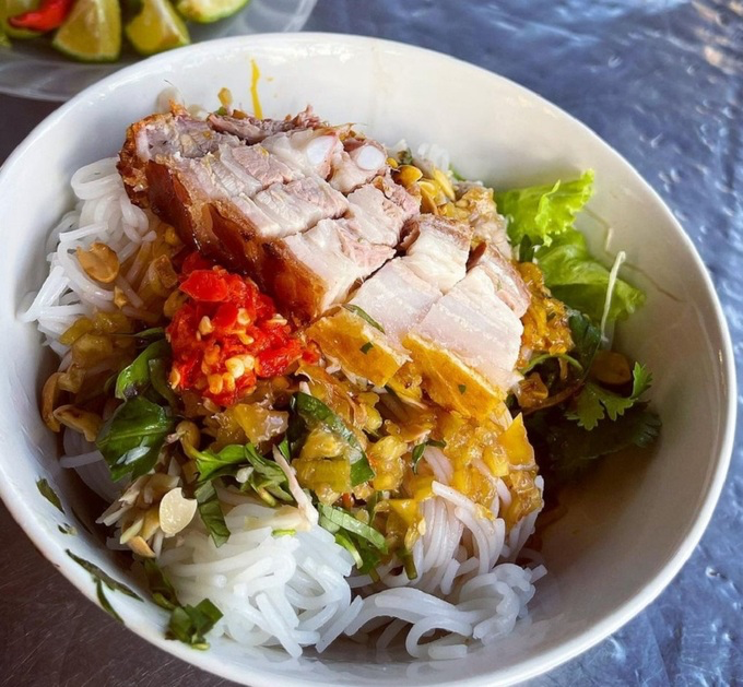 Noodles with Vietnamese fermented anchovy sauce. Photo: @cukhoaiiiiiiii/Instagram