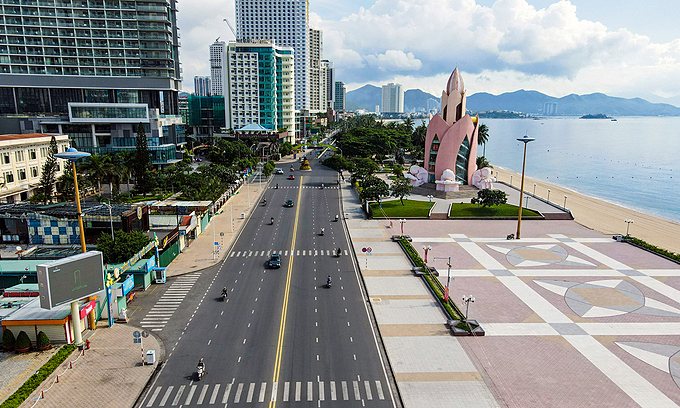 Tran Phu Street in Nha Trang beach town is left deserted amid social distancing order, July 2021. Photo: VnExpress