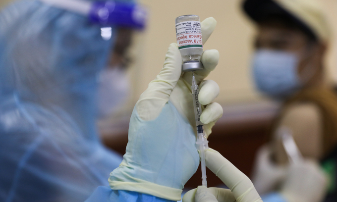 A medical staff prepares to inject Covid-19 vaccine into a person in Ho Chi Minh City on August 2, 2021. Photo: VnExpress