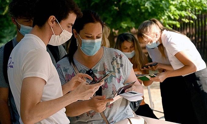 Vietnamese in Europe Support Covid-19 'Vaccine Passports'