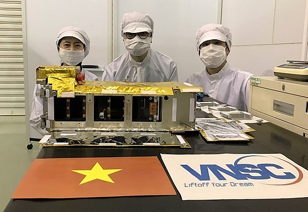 NanoDragon satellite officially transferred to the Japan Aerospace Exploration Agency on August 17. Photo: Vietnam National Space Centre