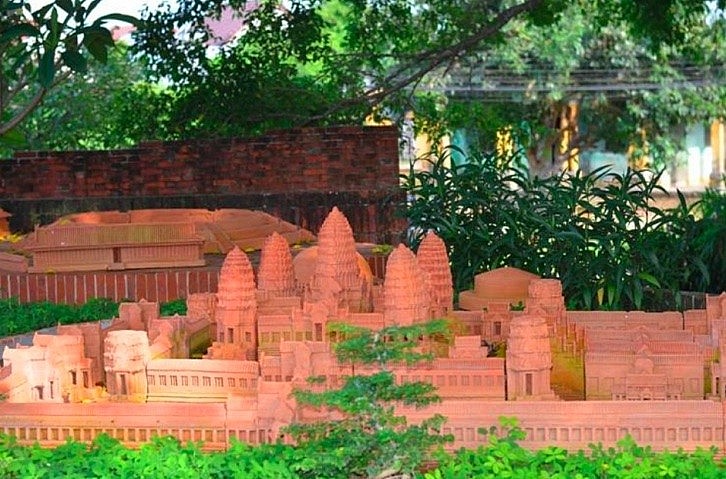 Unique Terracotta Park Honors Craft Villages in Vietnam