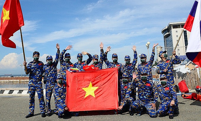 Vietnamese naval personnel celebrate after completing the use of rescue equipment competition at the 2021 Army Games in Vladivostok, Russia, August 27, 2021. Photo: People's Army newspaper