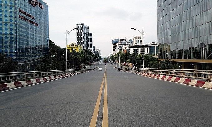 An intersection between Kim Ma Street and Nguyen Chi Thanh Street in Hanoi is almost empty on September 2, 2021. Photo: VnExpress