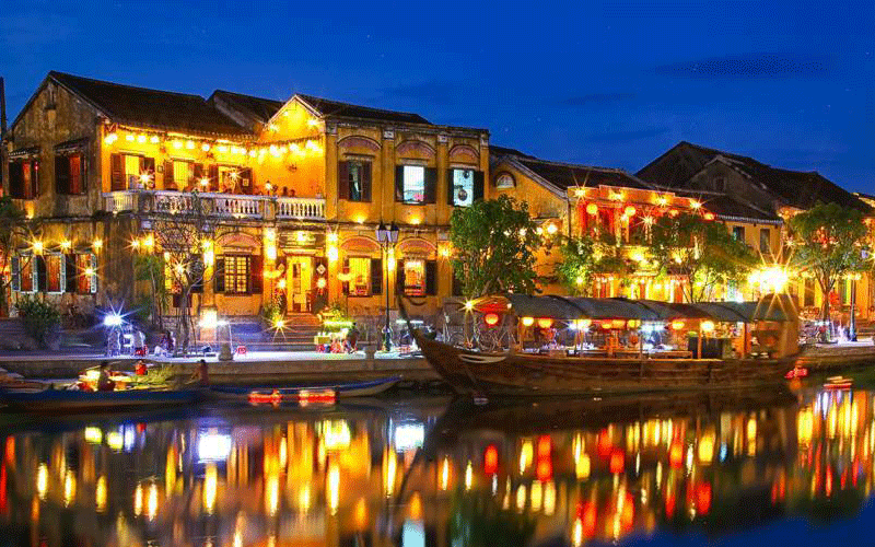 Hoi An ancient town by night. Photo: VOV