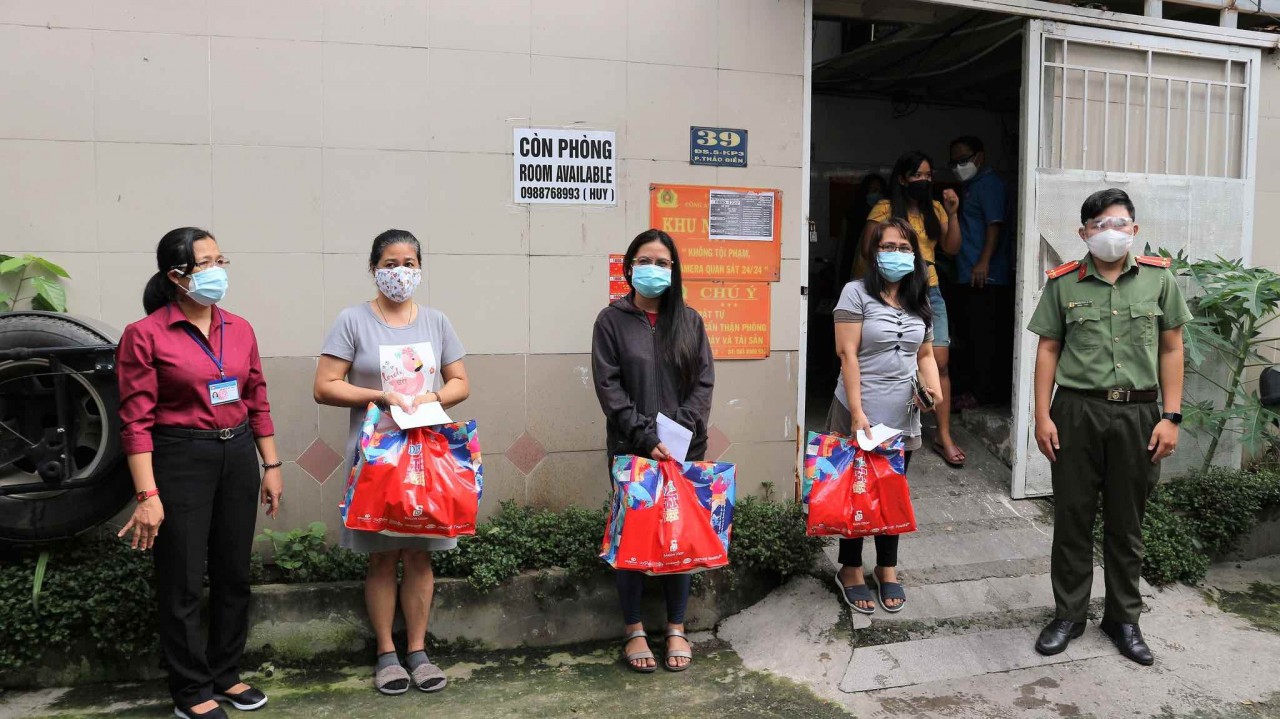 foreigners in difficulty in ho chi minh city receive support amid covid 19