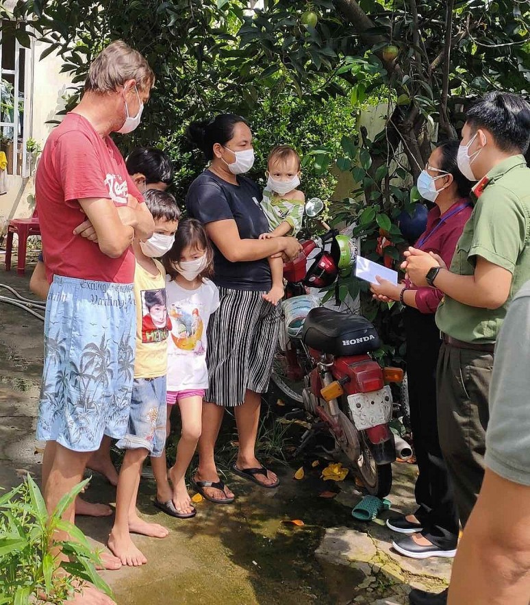 Foreigners in Difficulty in Ho Chi Minh City Receive Support Amid Covid-19