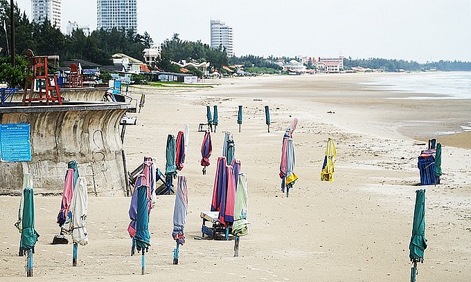 A beach in Vung Tau is devoid of people due to impacts of the coronavirus. Photo: VnExpress