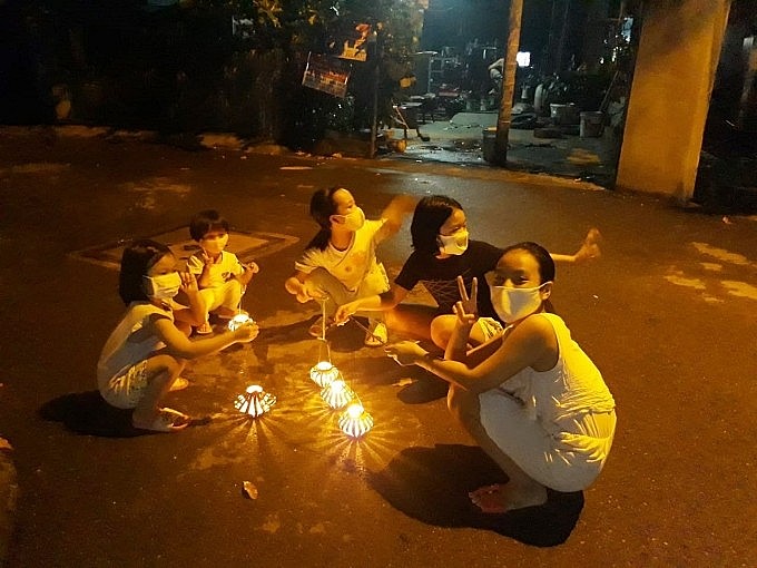 Homemade Mid-Autumn Festival Lanterns Harkens Back to Vietnam's Difficult Past