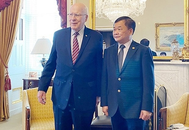 Deputy Minister of National Defence Sen. Lieut. Gen. Hoang Xuan Chien (R) and Patrick Leahy, president pro tempore of the US Senate. Photo: qdnd.vn