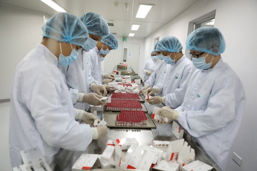 Sputnik V vaccine manufacturing process in Vietnam. Photo: VOV