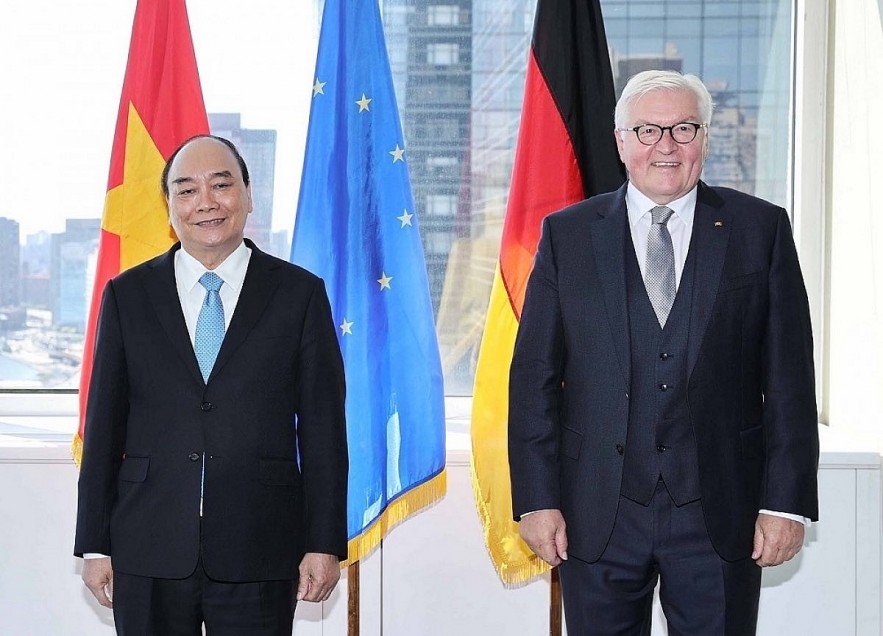 President Nguyen Xuan Phuc (L) meets with German President Frank-Walter Steinmeier in New York, USA, on the sidelines of the 76th UN General Assembly. Photo: VNA